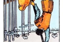 宝剑六逆位他想复合吗？宝剑六逆位复合有望吗？