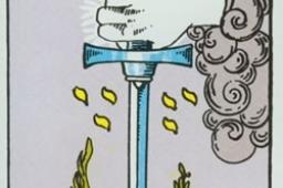 宝剑首牌逆位他想复合吗？宝剑一逆位复合有望吗？