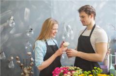 催两人感情将八字放枕头底下有用吗